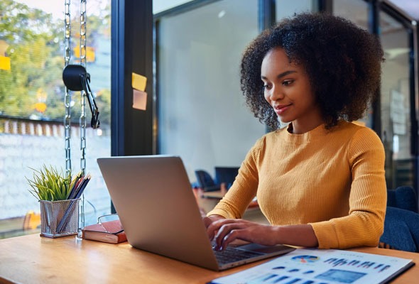 orlando social media agency consultant working on laptop